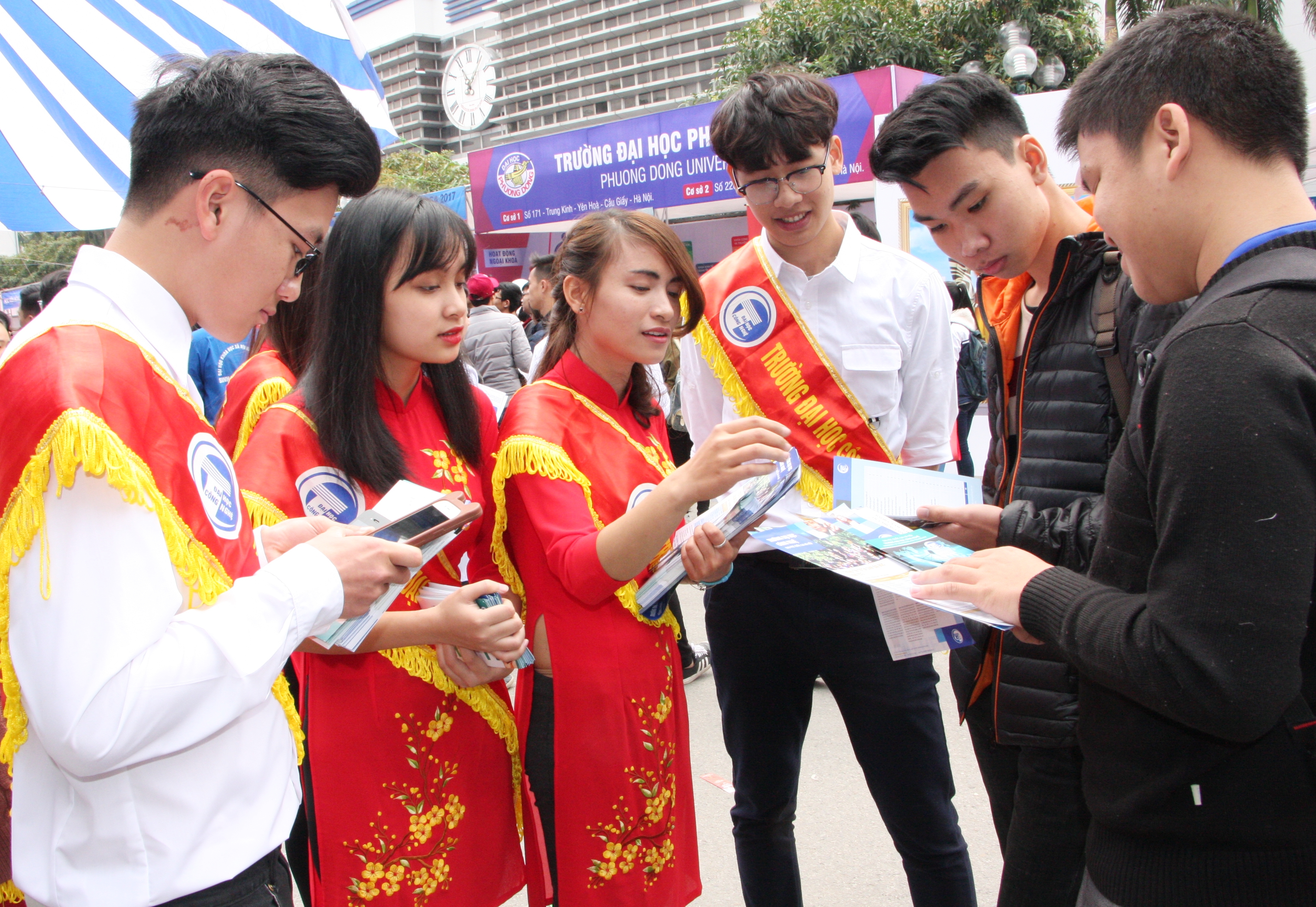 Trường Đại học Công nghệ tham gia “Ngày hội tư vấn tuyển sinh 2017”