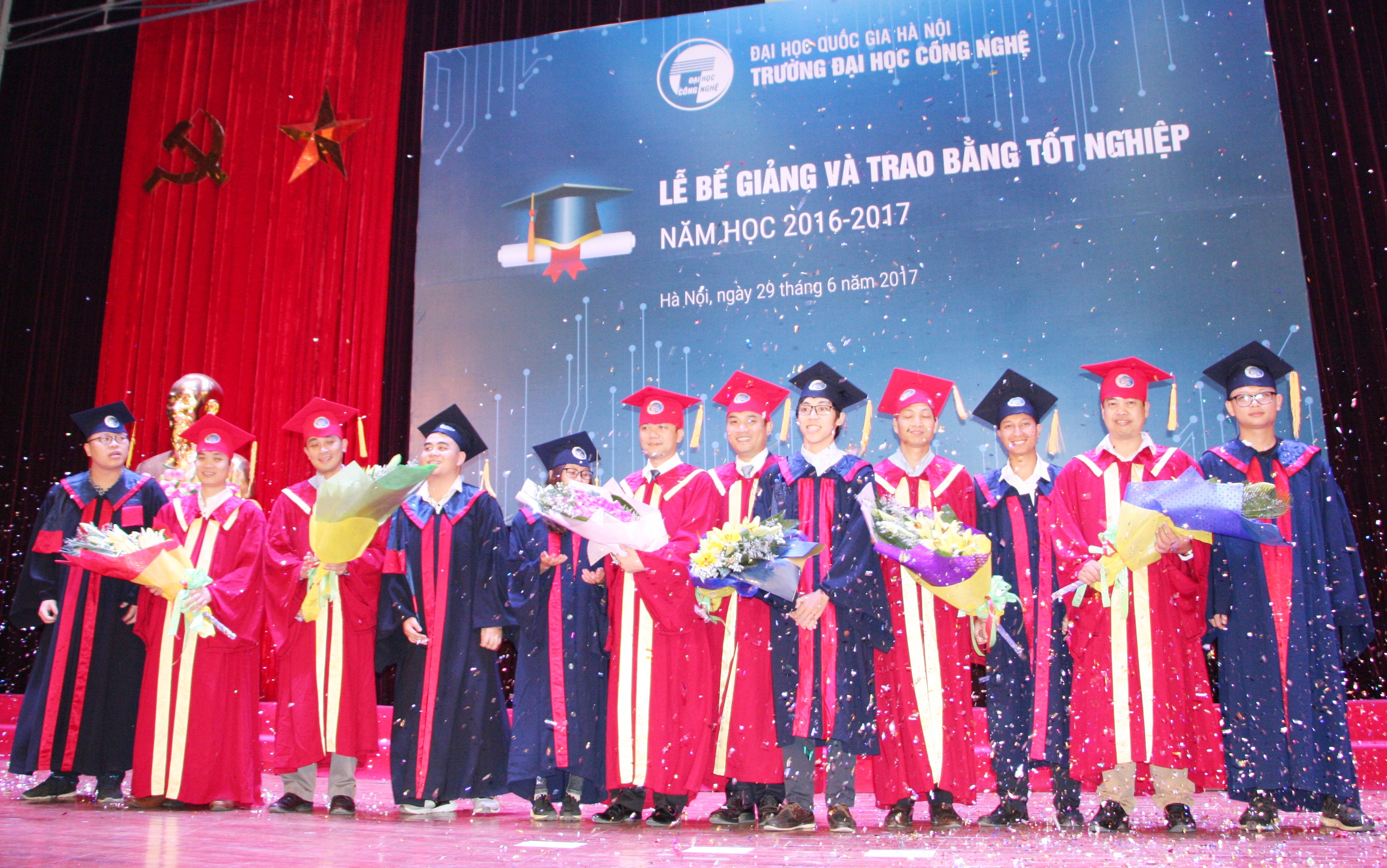 Lễ bế giảng và trao bằng tốt nghiệp năm học 2016-2017