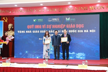 02 Nhà giáo Trường Đại học Công nghệ nhận giải thưởng danh hiệu Nhà giáo tiêu biểu Đại học Quốc gia Hà Nội năm 2022