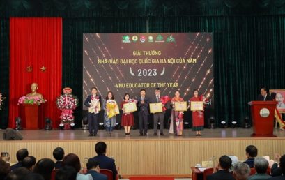 Nữ giảng viên Ngô Thị Duyên, phòng thí nghiệm trọng điểm Micro&Nano và nhóm nghiên cứu mạnh Vật liệu và kết cấu tiên tiến của Trường Đại học Công nghệ nhận các giải thưởng danh giá của ĐHQGHN