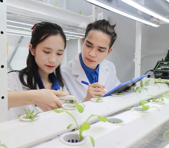 [VTV] Ánh sáng tri thức: Tri thức trẻ UET đưa nông nghiệp vươn xa