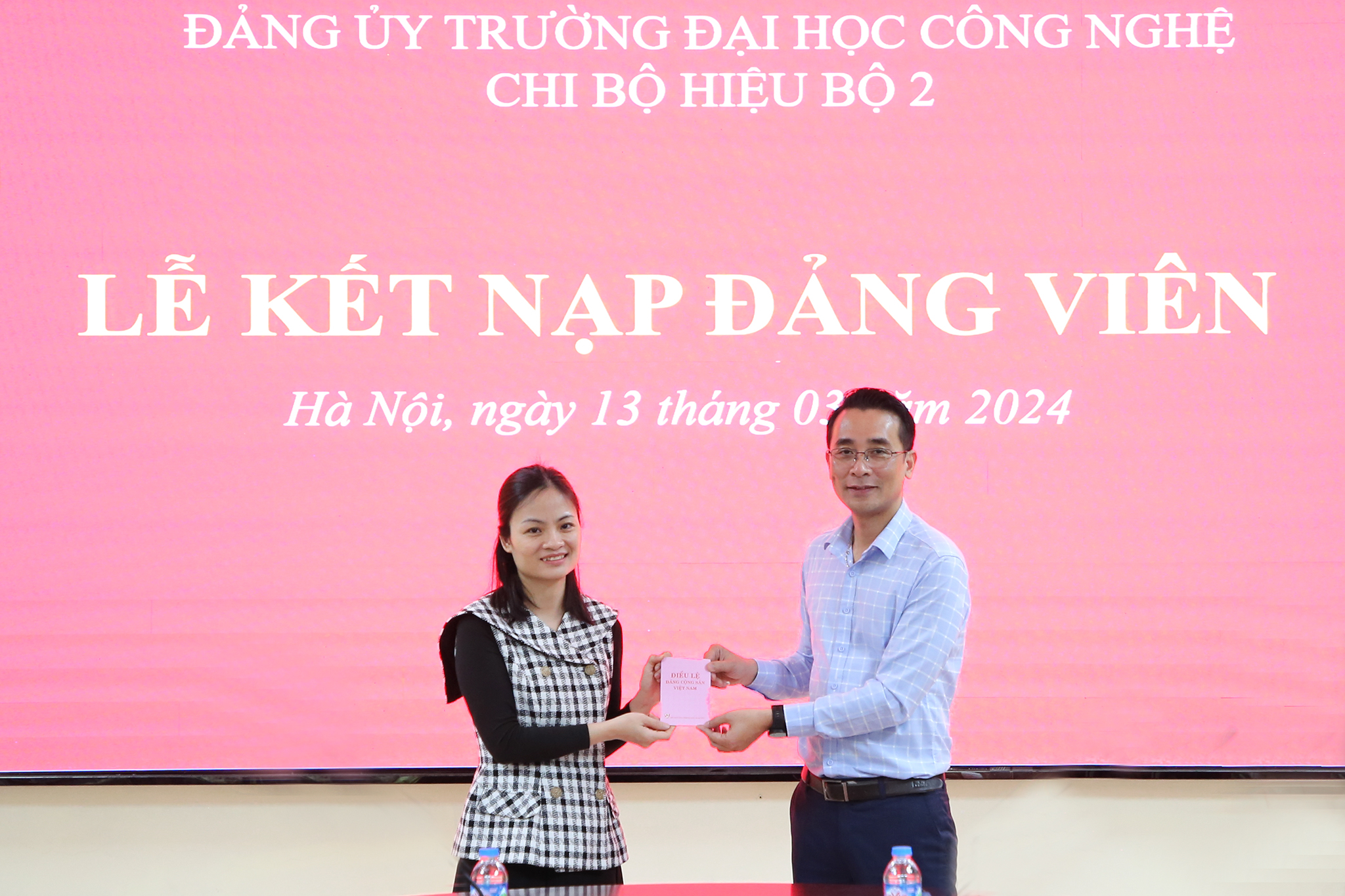 Lễ kết nạp Đảng viên mới của Chi bộ Hiệu bộ 2