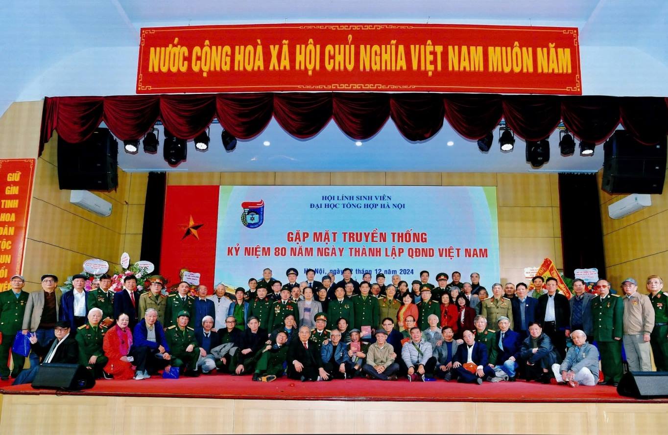 Hội lính sinh viên Đại học Tổng hợp Hà Nội với “Mãi mãi Tuổi 20” năm 2024