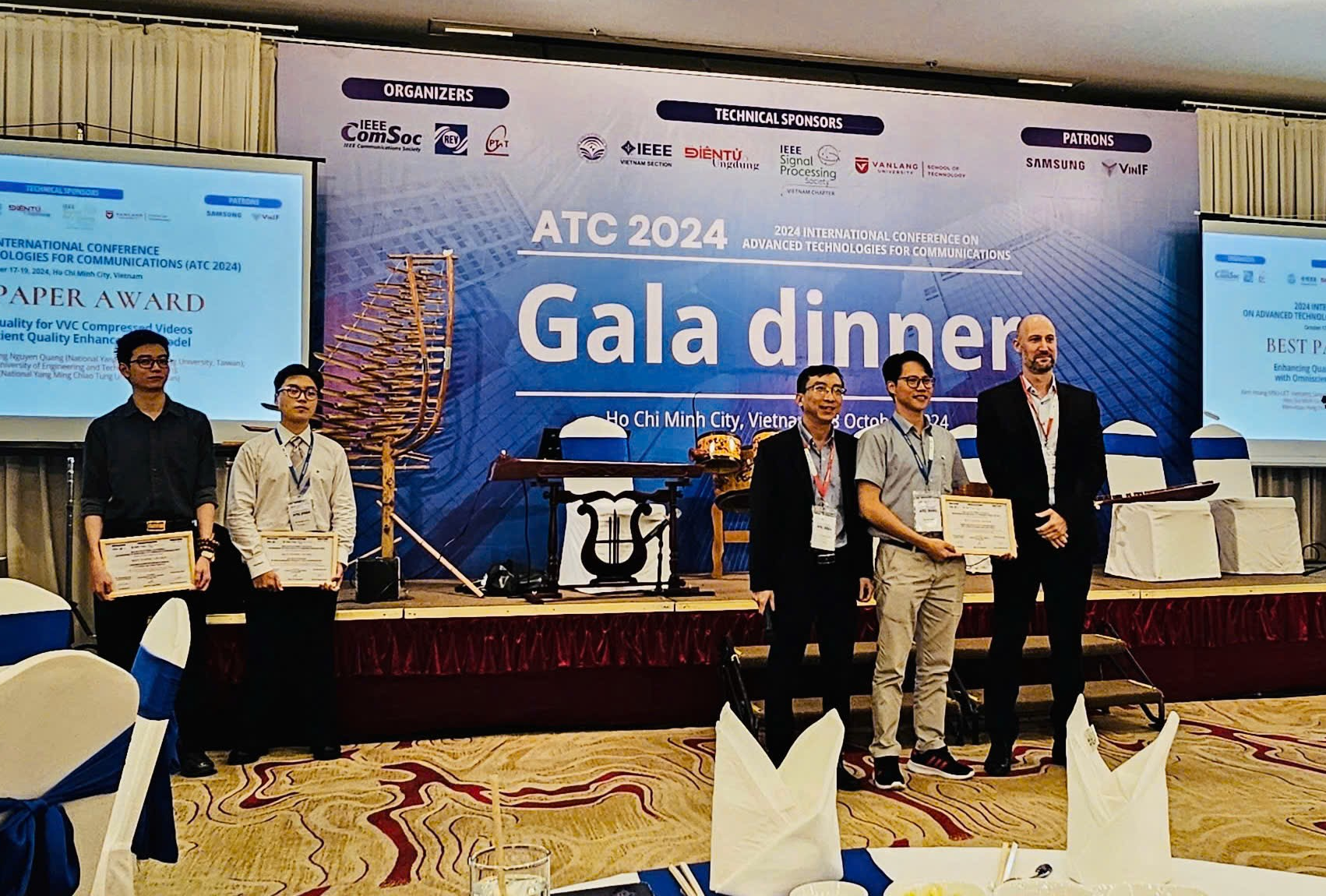 Giải thưởng Best paper award tại Hội nghị quốc tế về các Công nghệ Truyền thông tiên tiến (ATC – 2024) thuộc về nhóm nghiên cứu của Trường ĐH Công nghệ kết hợp ĐH Quốc gia Yang Ming Chiao Tung, Đài Loan