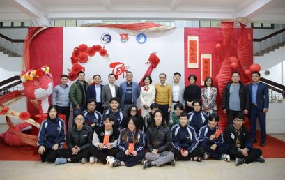 Trường Đại học Công nghệ, ĐHQGHN mang “Xuân gắn kết – Tết yêu thương” đến sinh viên quốc tế và sinh viên có hoàn cảnh khó khăn