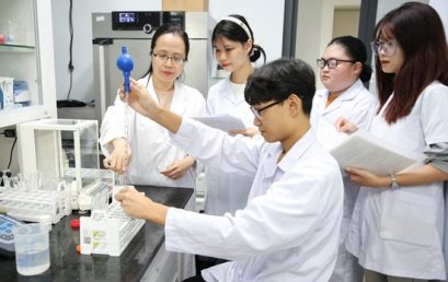Lần đầu tiên, UET đào tạo Công nghệ sinh học kết hợp với AI và Khoa học dữ liệu