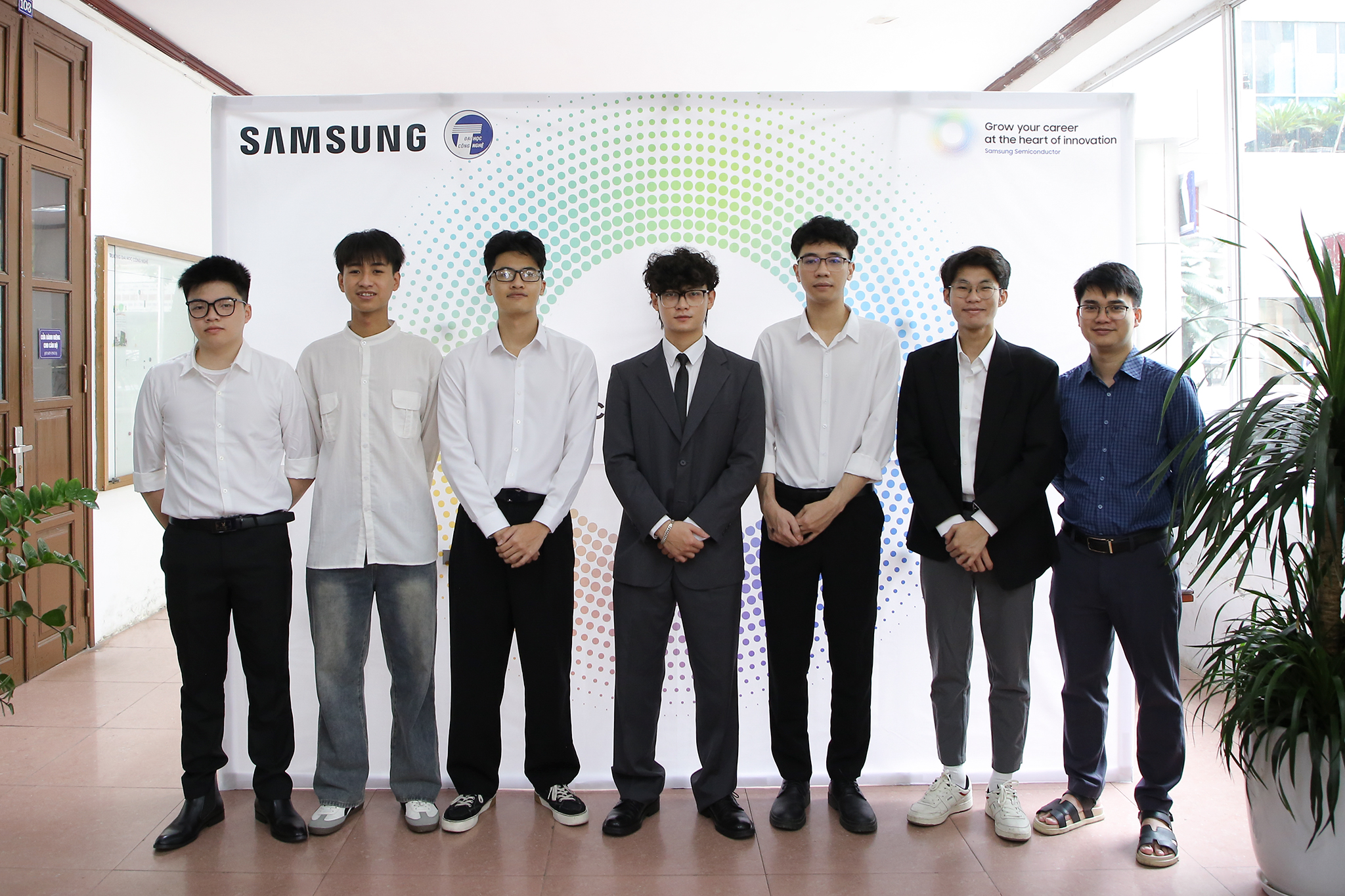 Phỏng vấn tuyển sinh chương trình Thạc sĩ V-STT ngành Công nghệ kỹ thuật điện tử – viễn thông, định hướng chuyên sâu công nghệ bán dẫn Phỏng vấn tuyển sinh chương trình Thạc sĩ V-STT ngành Công nghệ kỹ thuật điện tử – viễn thông, định hướng chuyên sâu công nghệ bán dẫn