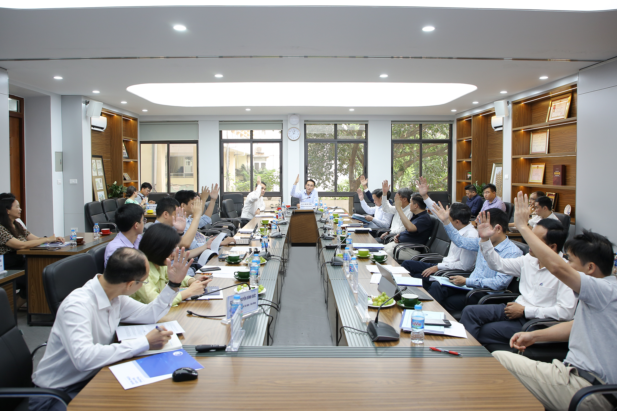 Thông qua nhiều nội dung quan trọng tại phiên họp lần thứ mười hai Hội đồng Trường Đại học Công nghệ nhiệm kỳ 2022-2027 Thông qua nhiều nội dung quan trọng tại phiên họp lần thứ mười hai Hội đồng Trường Đại học Công nghệ nhiệm kỳ 2022-2027