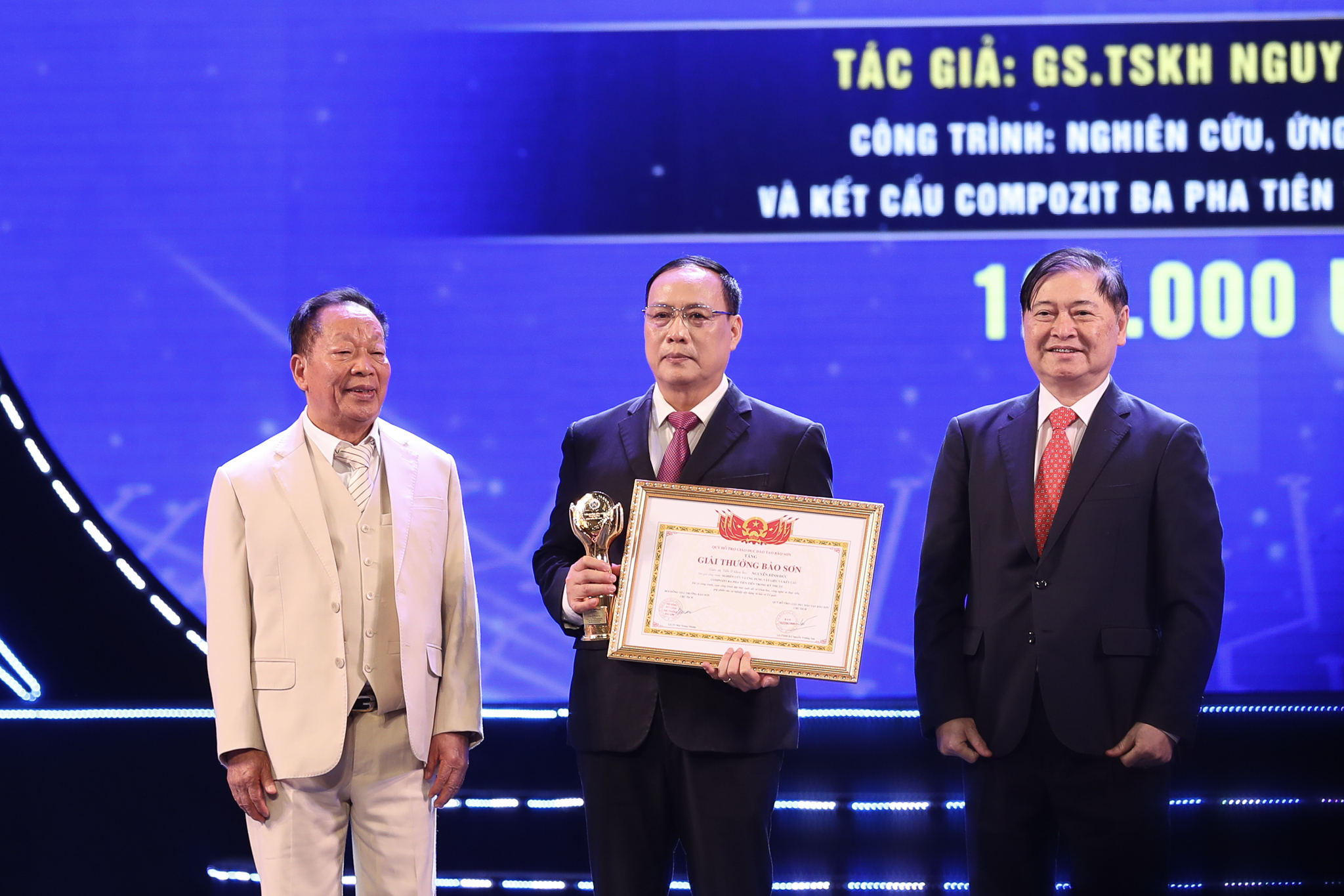 GS.TSKH Nguyễn Đình Đức được vinh danh tại Lễ trao Giải thưởng Bảo Sơn năm 2024 GS.TSKH Nguyễn Đình Đức được vinh danh tại Lễ trao Giải thưởng Bảo Sơn năm 2024