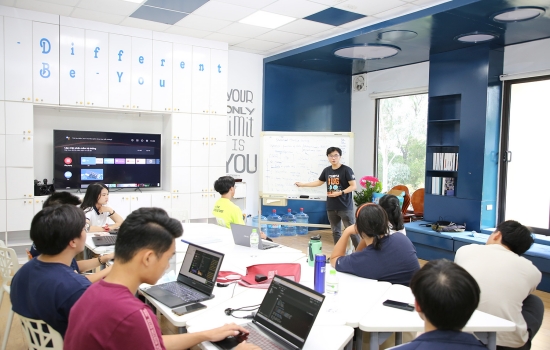Năm 2025, Trường Đại học Công nghệ – ĐHQGHN mở nhiều ngành mới, tăng chỉ tiêu