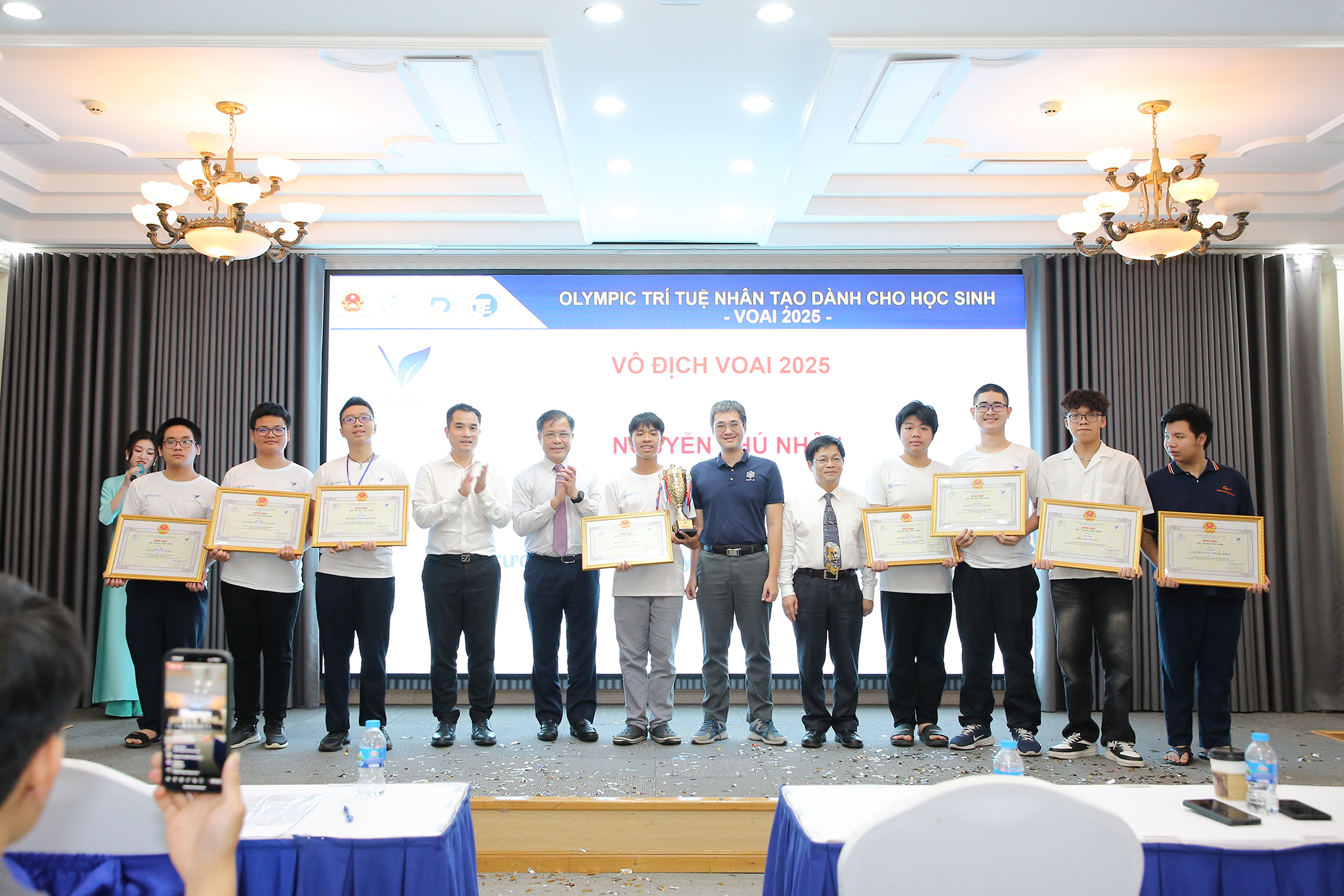 Học sinh Đà Nẵng giành ngôi Vô địch Olympic Trí tuệ nhân tạo toàn quốc dành cho học sinh THPT lần thứ nhất – VOAI 2025 Học sinh Đà Nẵng giành ngôi Vô địch Olympic Trí tuệ nhân tạo toàn quốc dành cho học sinh THPT lần thứ nhất – VOAI 2025