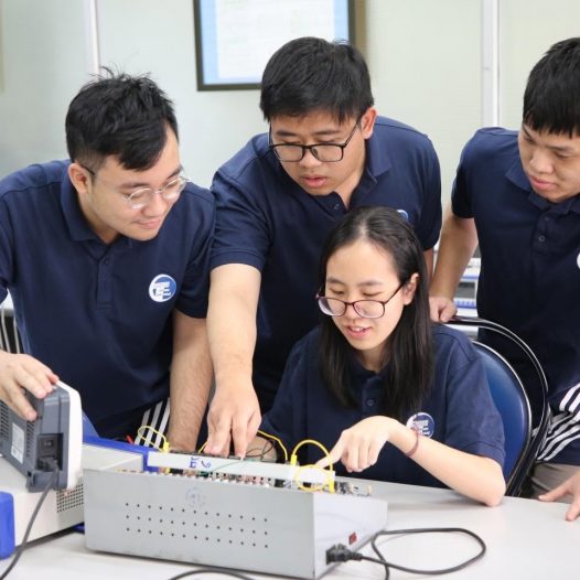 Thu hút nhân tài, giữ chân người giỏi: Từ tư duy chiến lược đến giải pháp thực tiễn của Trường ĐH Công nghệ, ĐHQGHN