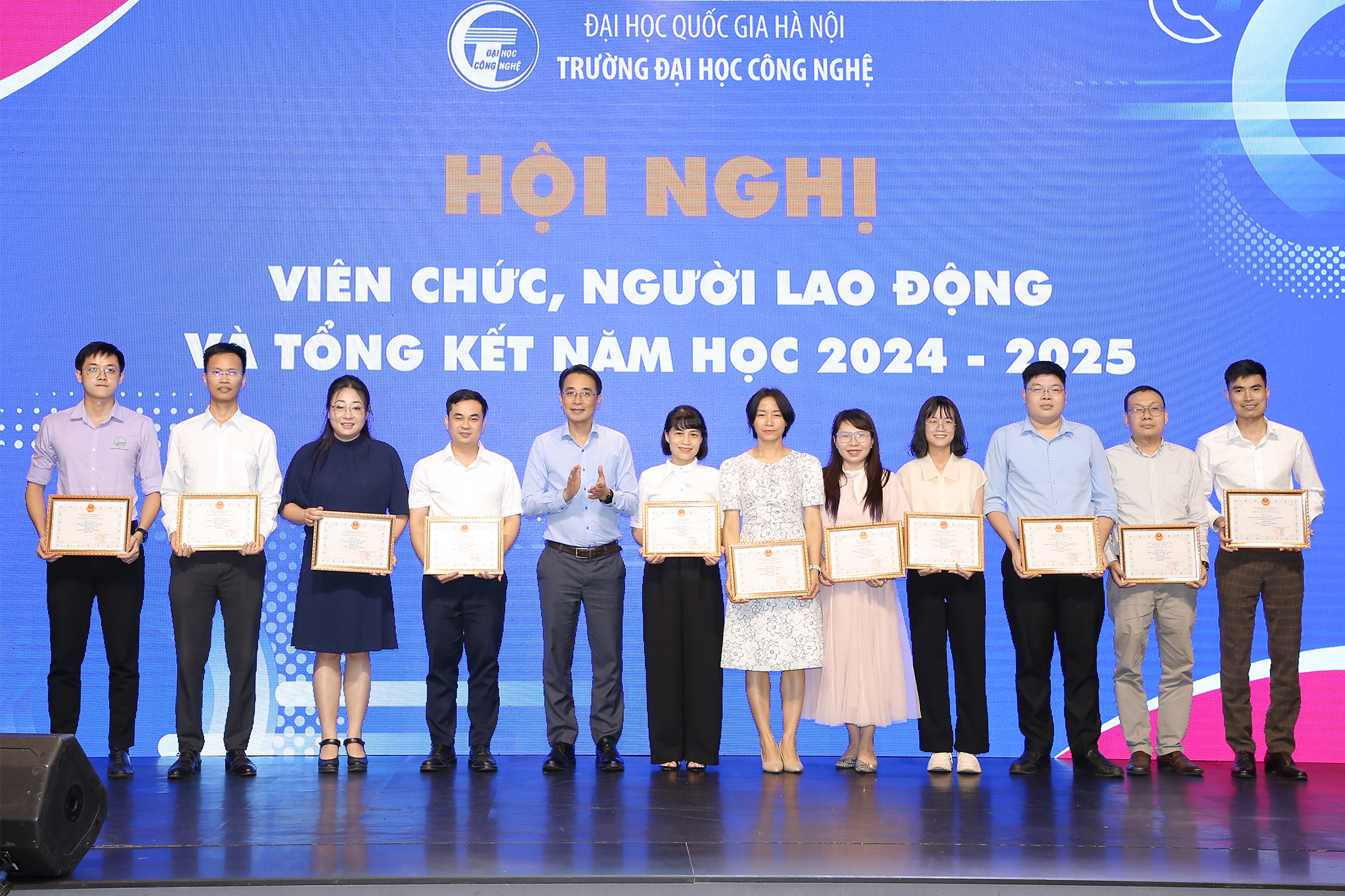 Hội nghị viên chức, người lao động và tổng kết năm học 2024-2025