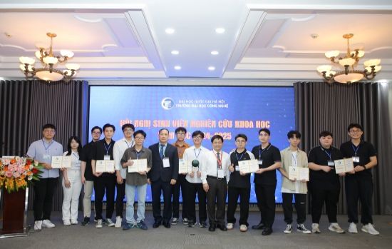 Tự động hóa, đánh giá quy trình tách noãn bằng công nghệ vi lưu và học sâu: Bước tiến của sinh viên UET trong nghiên cứu y học sinh sản