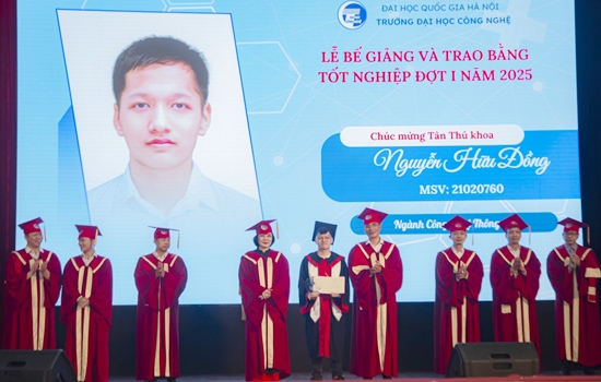 Thủ khoa ngành Công nghệ thông tin Trường ĐH Công nghệ với bảng thành tích ấn tượng