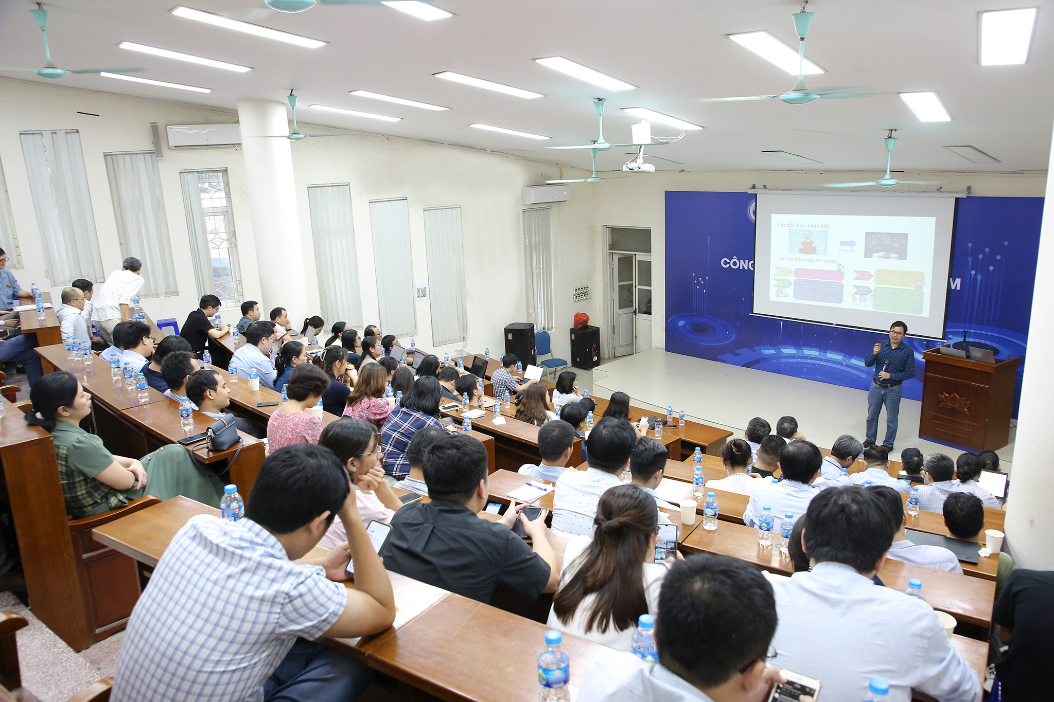 Vai trò của giáo viên chủ nhiệm trong việc phát triển toàn diện cho sinh viên