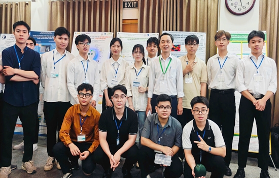 Nhóm sinh viên ngành Kỹ thuật năng lượng: Lan tỏa đam mê từ nghiên cứu vật liệu xanh đến sản phẩm ứng dụng thực tiễn