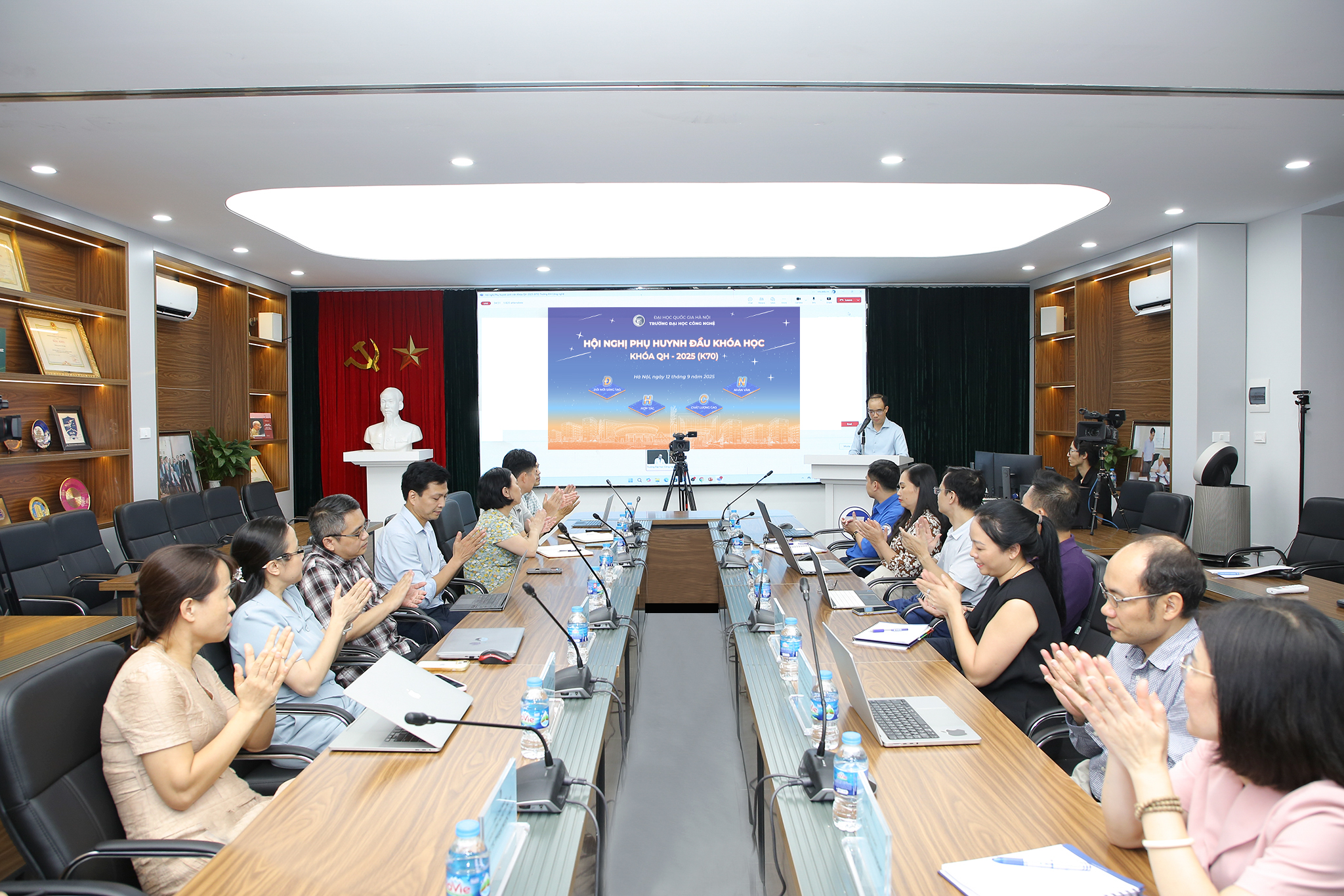 Trường Đại học Công nghệ tổ chức Hội nghị phụ huynh đầu khóa học Khóa QH-2025