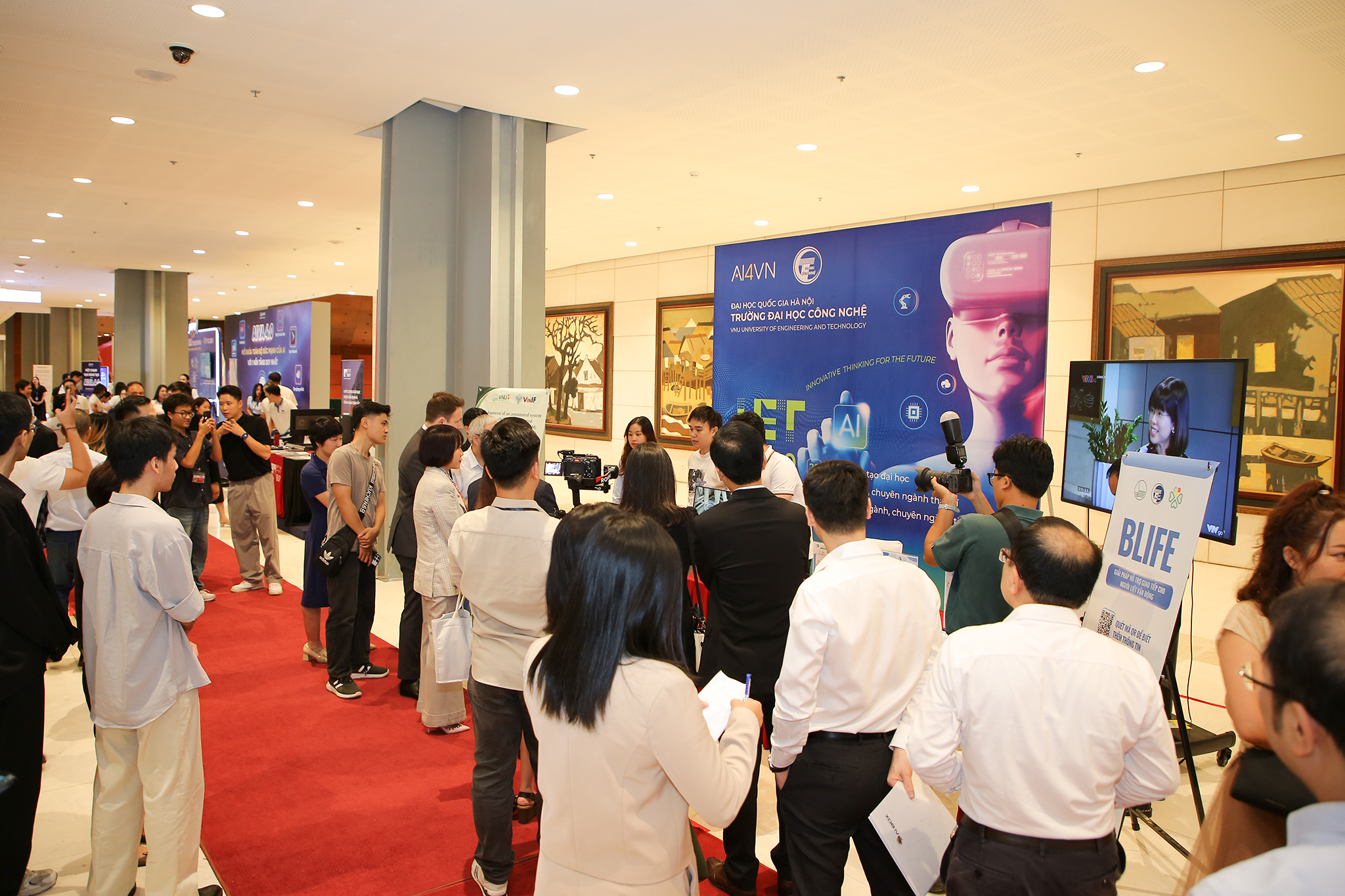 Nhiều sản phẩm AI của Trường Đại học Công nghệ tham gia triển lãm tại Ngày hội Trí tuệ Nhân tạo Việt Nam 2025 Nhiều sản phẩm AI của Trường Đại học Công nghệ tham gia triển lãm tại Ngày hội Trí tuệ Nhân tạo Việt Nam 2025